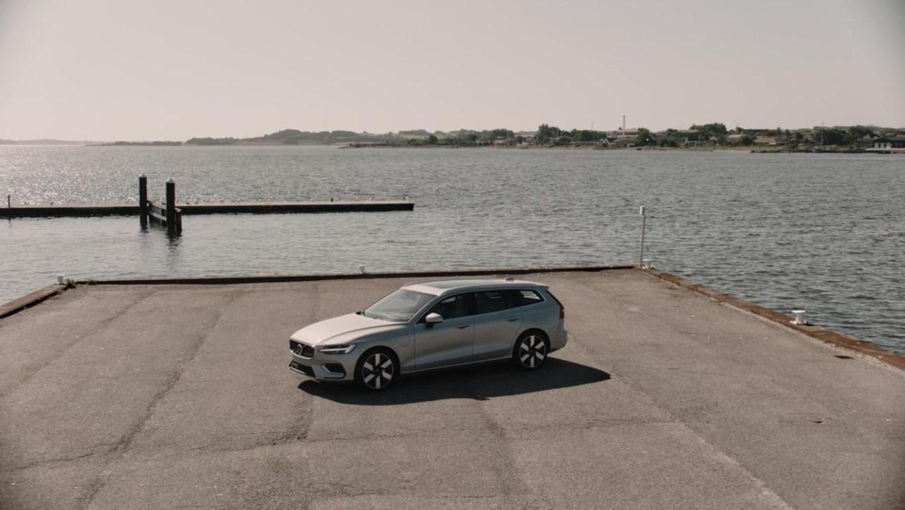 294641_V60_Recharge_T8_Silver_Dawn.jpg