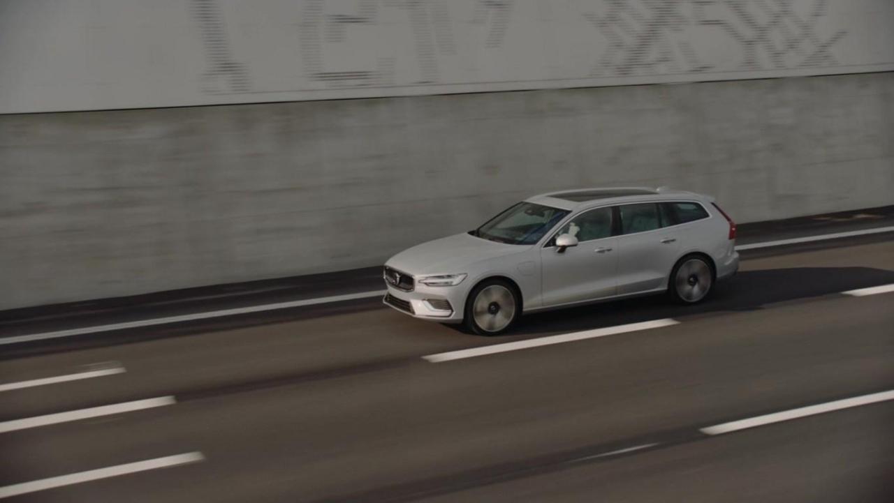 294646_V60_Recharge_T8_Silver_Dawn.jpg