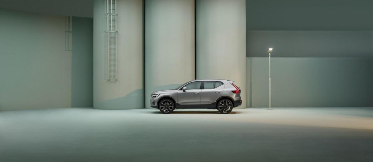 294989_XC40_B4_Silver_Dawn.jpg