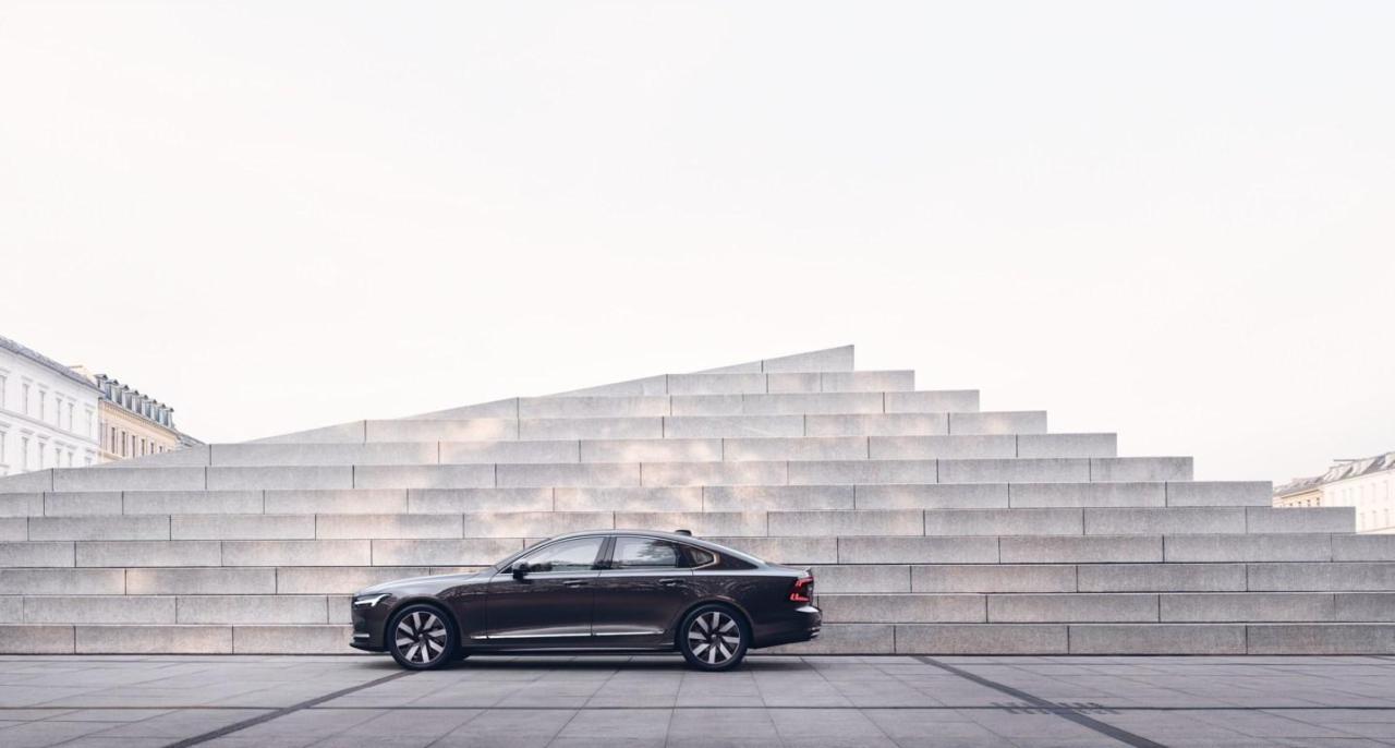 295008_S90_Recharge_T8_AWD_Platinum_Grey.jpg