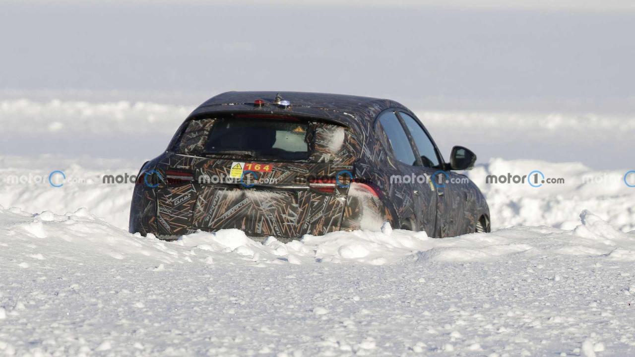 2023-maserati-folgore-grecale-spy-photo (10).jpg