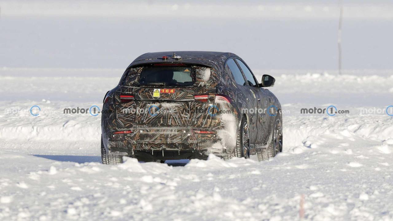 2023-maserati-folgore-grecale-spy-photo (12).jpg