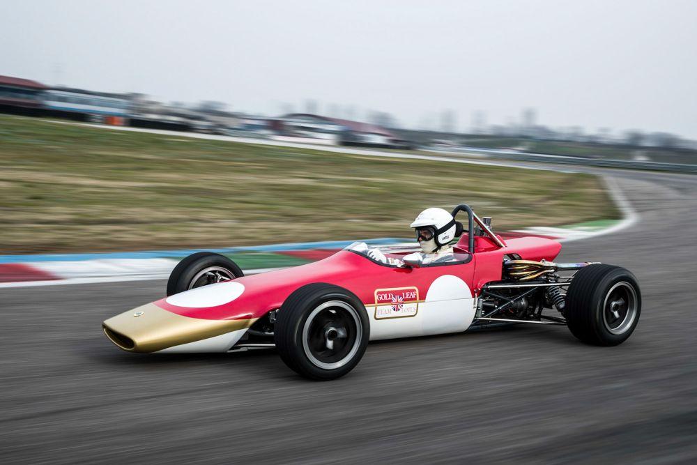 Lotus41.jpg.5bbcfb76905168e51ace33f01ce0bb58.jpg