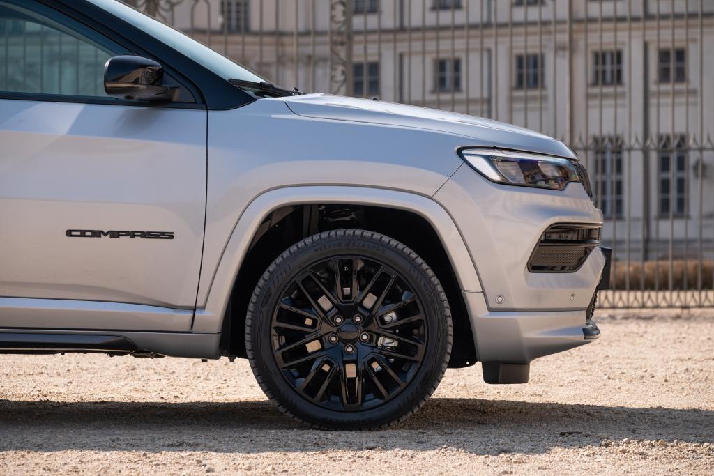 jeep_compass_e-hybrid_s_5.jpg.2bb5f4394a97e9e2c48810c834b84d10.jpg