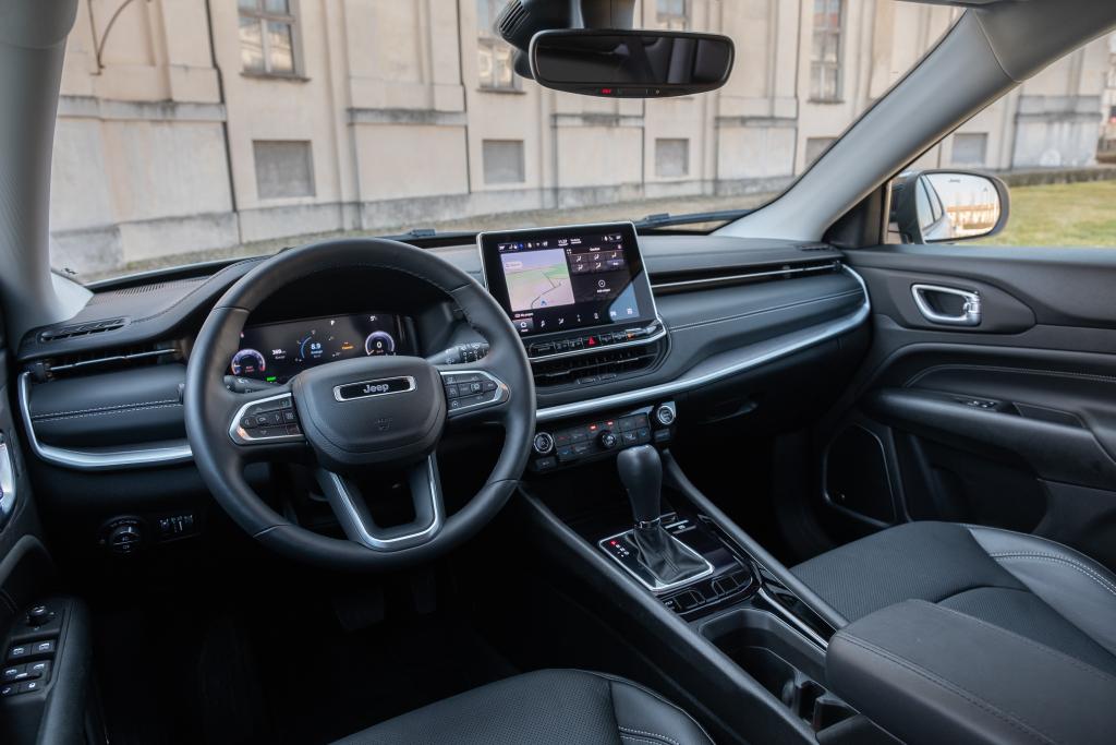 jeep_compass_e-hybrid_s_55.jpg.eb2cb394967ffbd1b61f23b95e0a9a7e.jpg