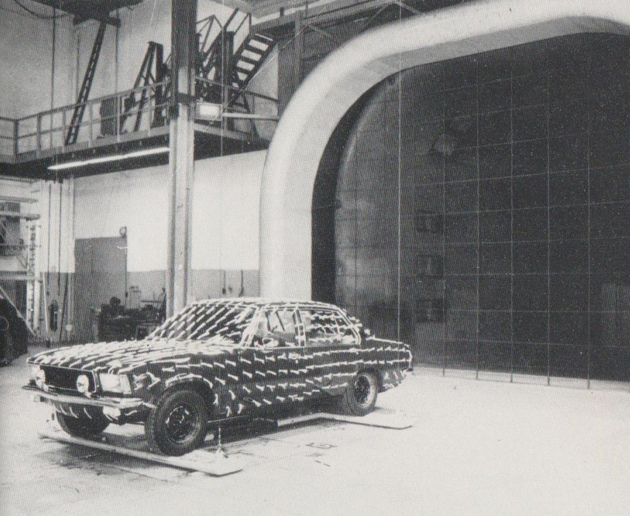 36 - Visualizzazione flusso su prototipo berlina.jpg
