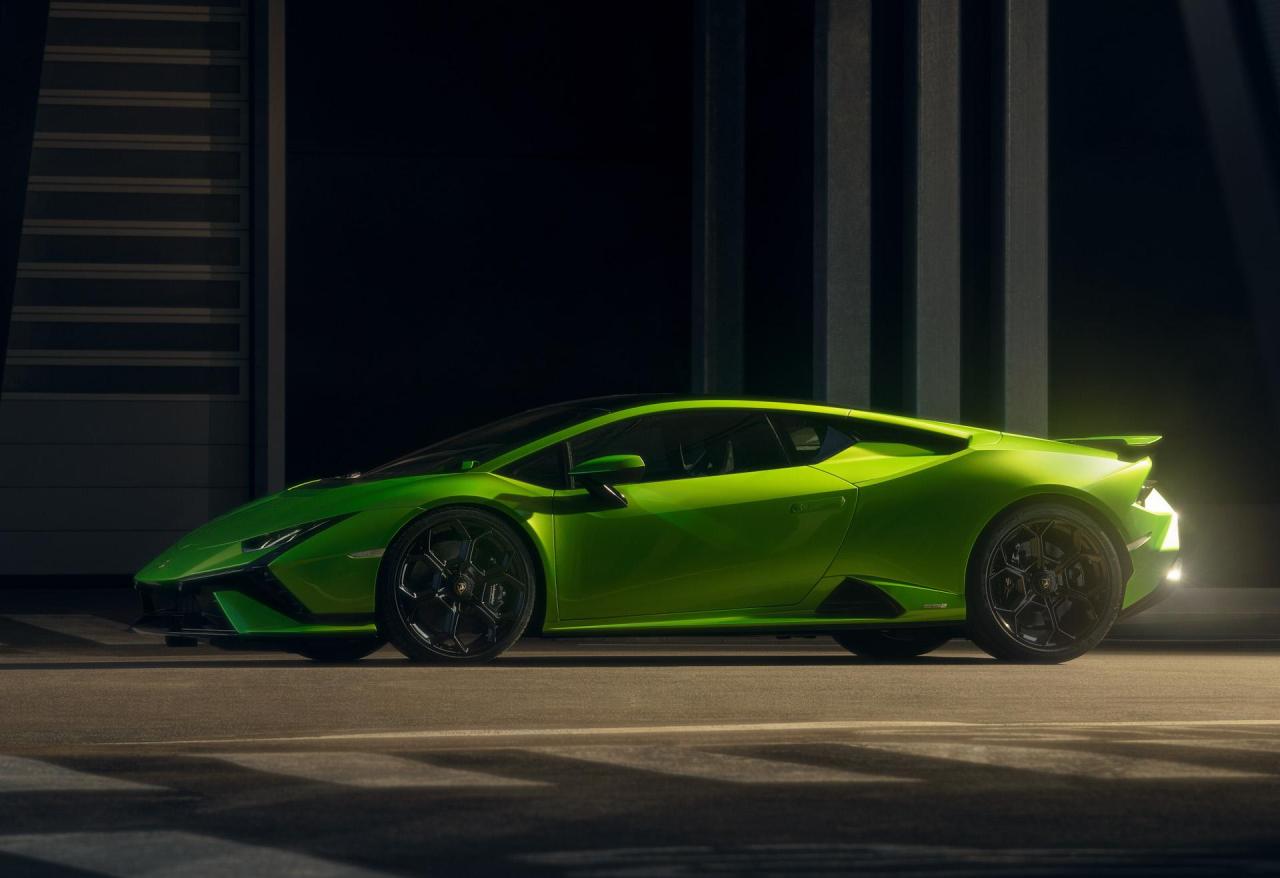 2022-Lamborghini-Huracan-Tecnica-00006.jpg