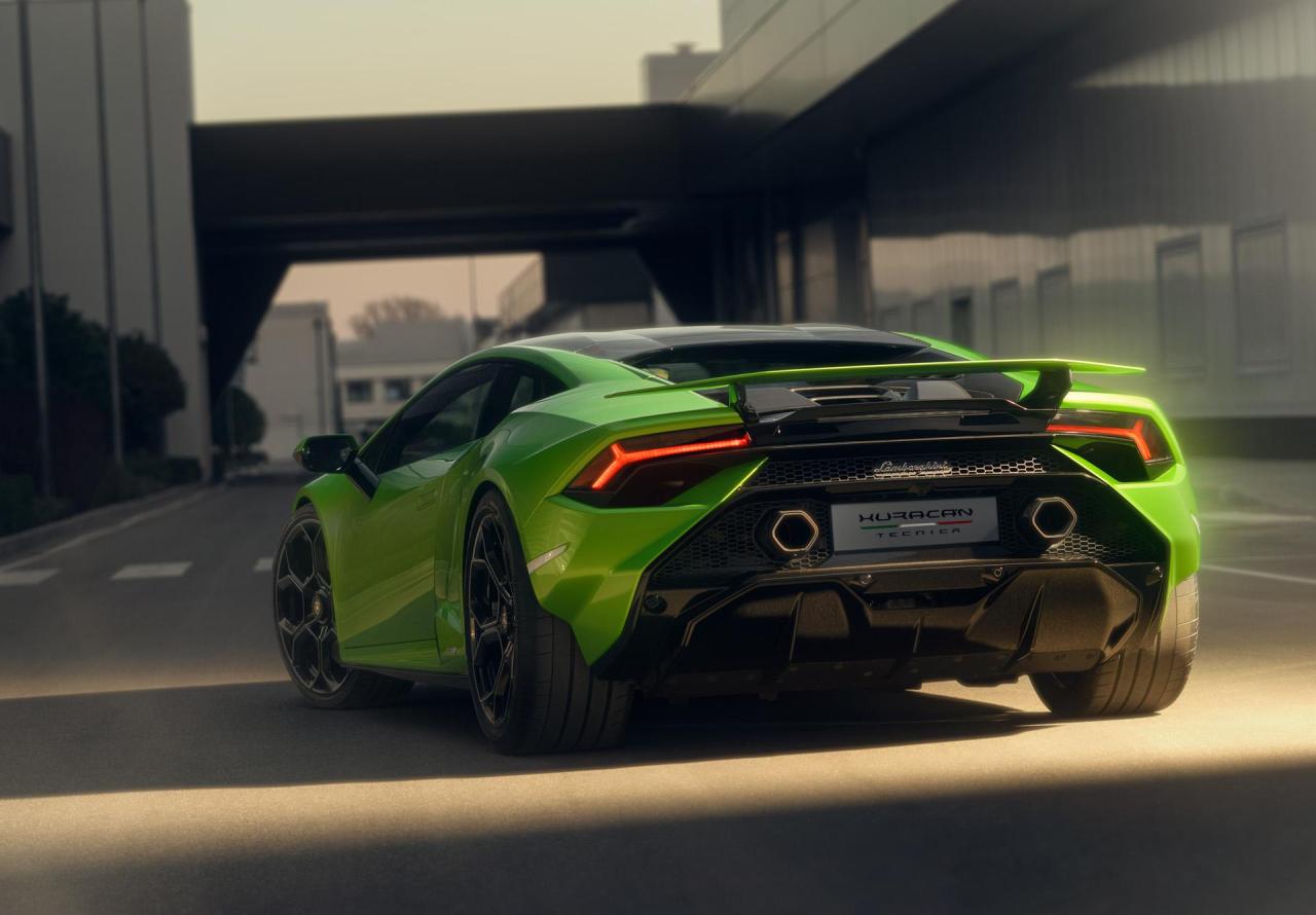 2022-Lamborghini-Huracan-Tecnica-00007.jpg