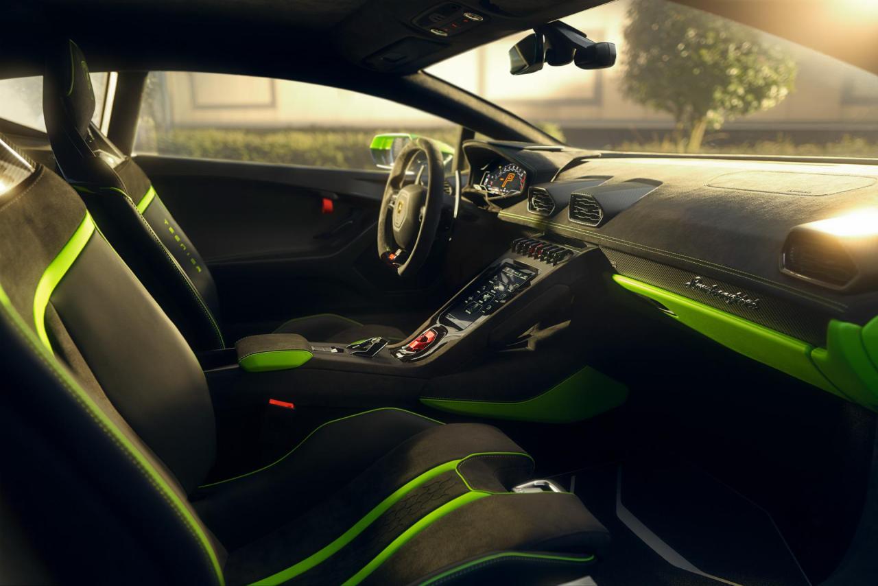2022-Lamborghini-Huracan-Tecnica-00008.jpg