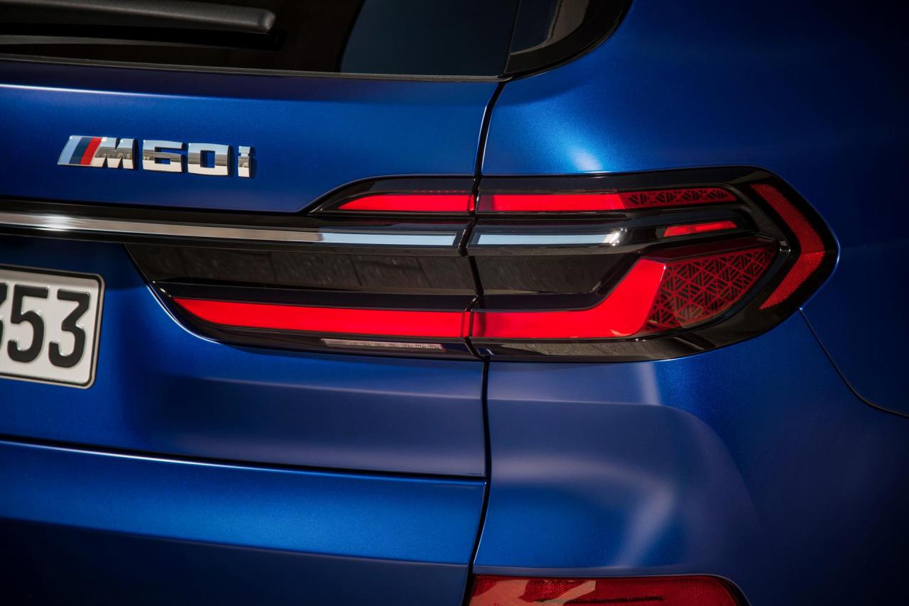 2023-BMW-X7-101.jpg
