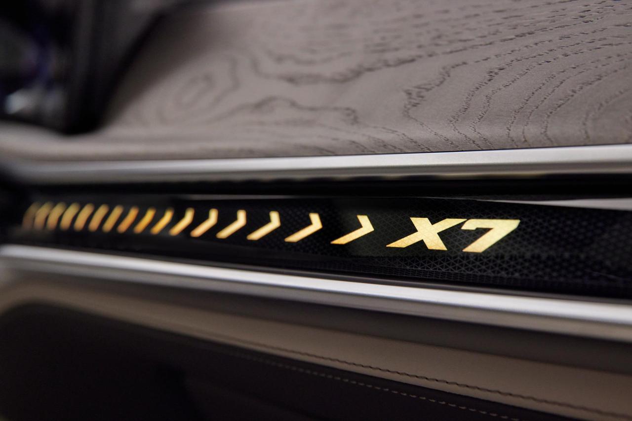 2023-BMW-X7-130.jpg