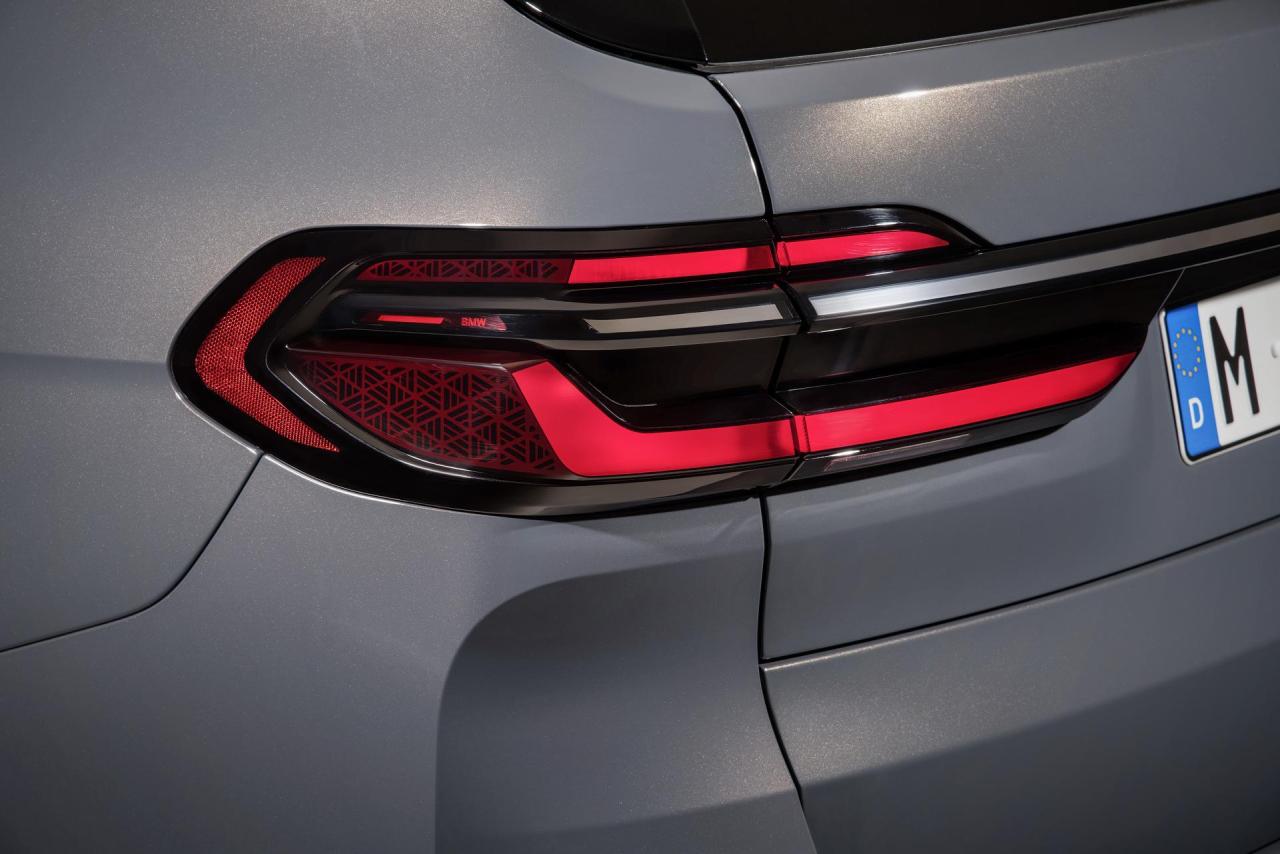 2023-BMW-X7-22.jpeg