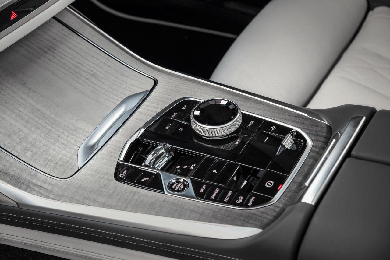 2023-BMW-X7-31.jpeg