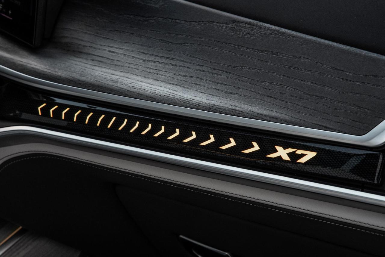2023-BMW-X7-32.jpeg