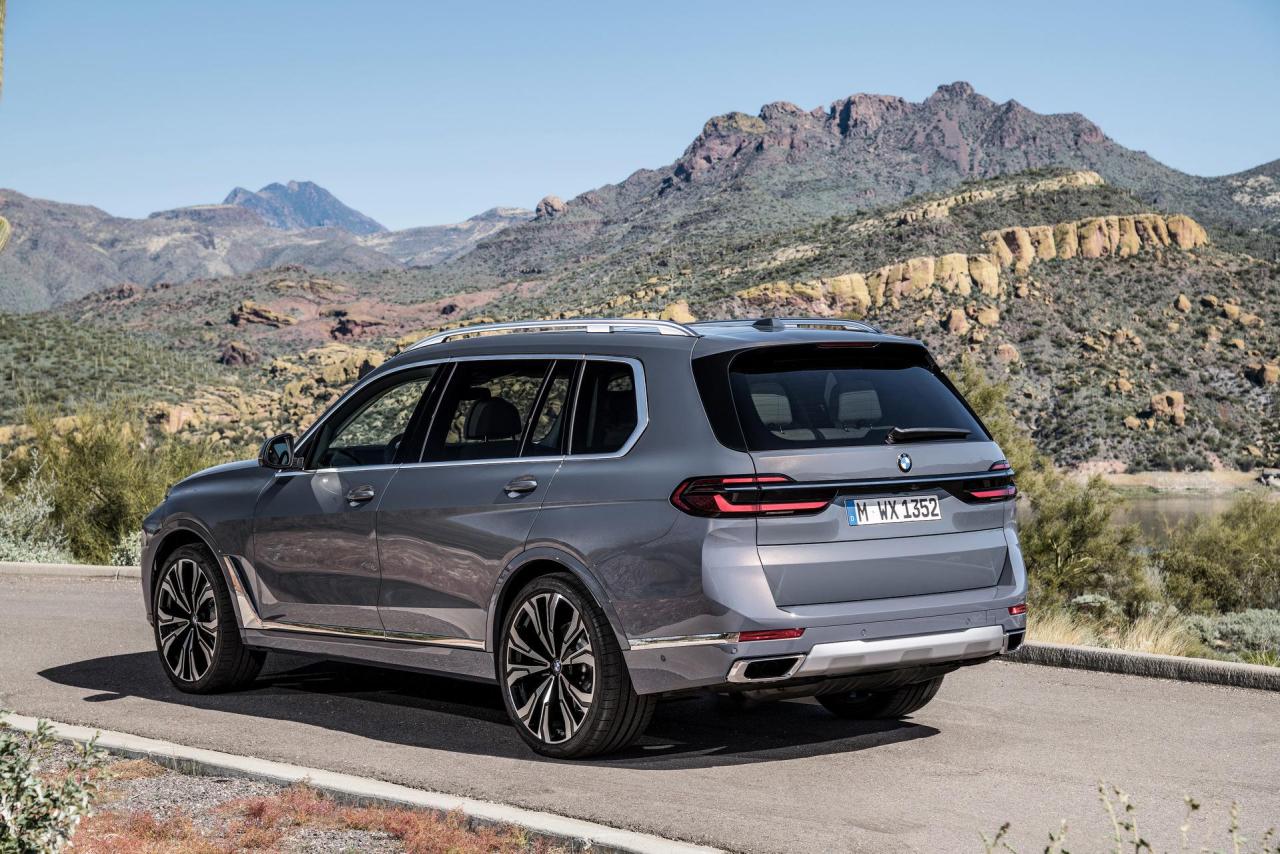 2023-BMW-X7-70.jpg