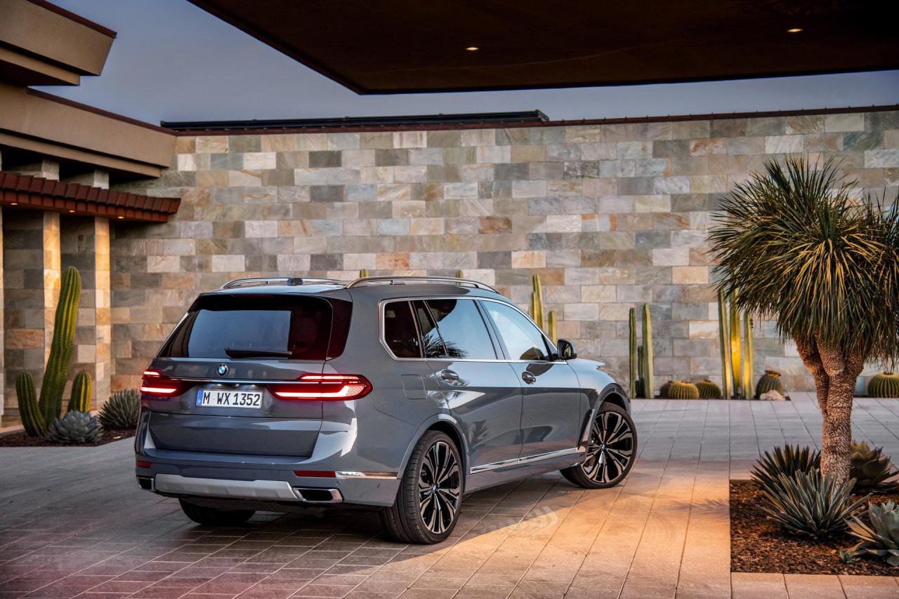 2023-BMW-X7-75.jpg
