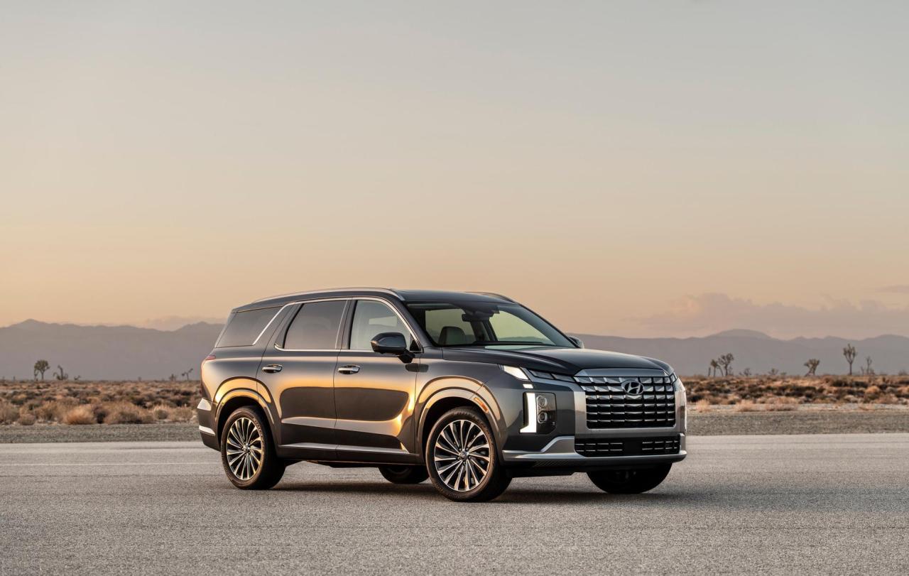 2023-Hyundai-Palisade-Carscoops-1.jpg