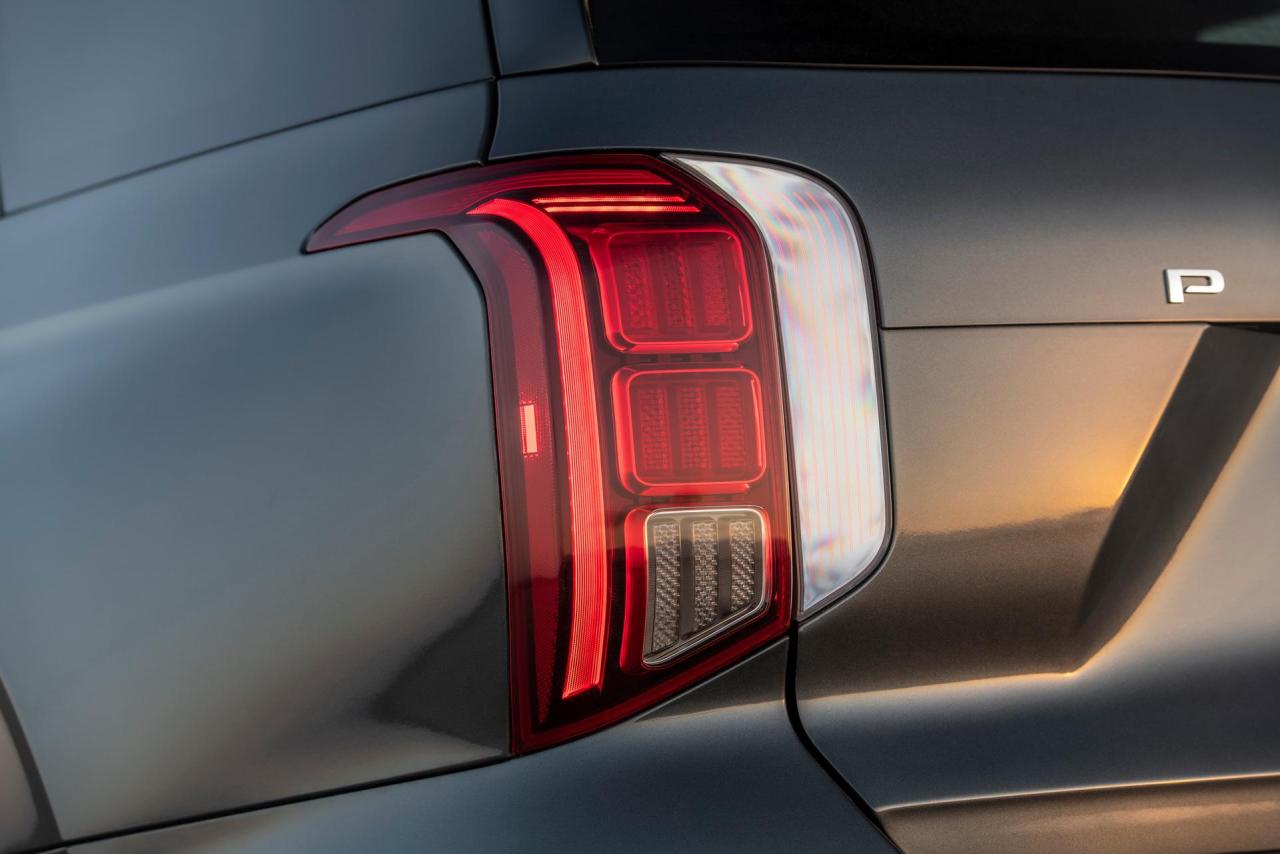 2023-Hyundai-Palisade-Carscoops-35.jpg