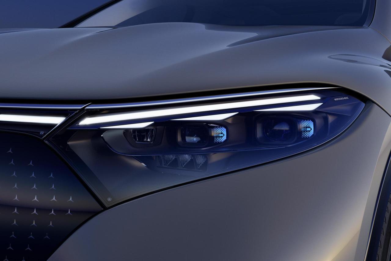 2023-Mercedes-Benz-EQS-SUV-0042.jpg