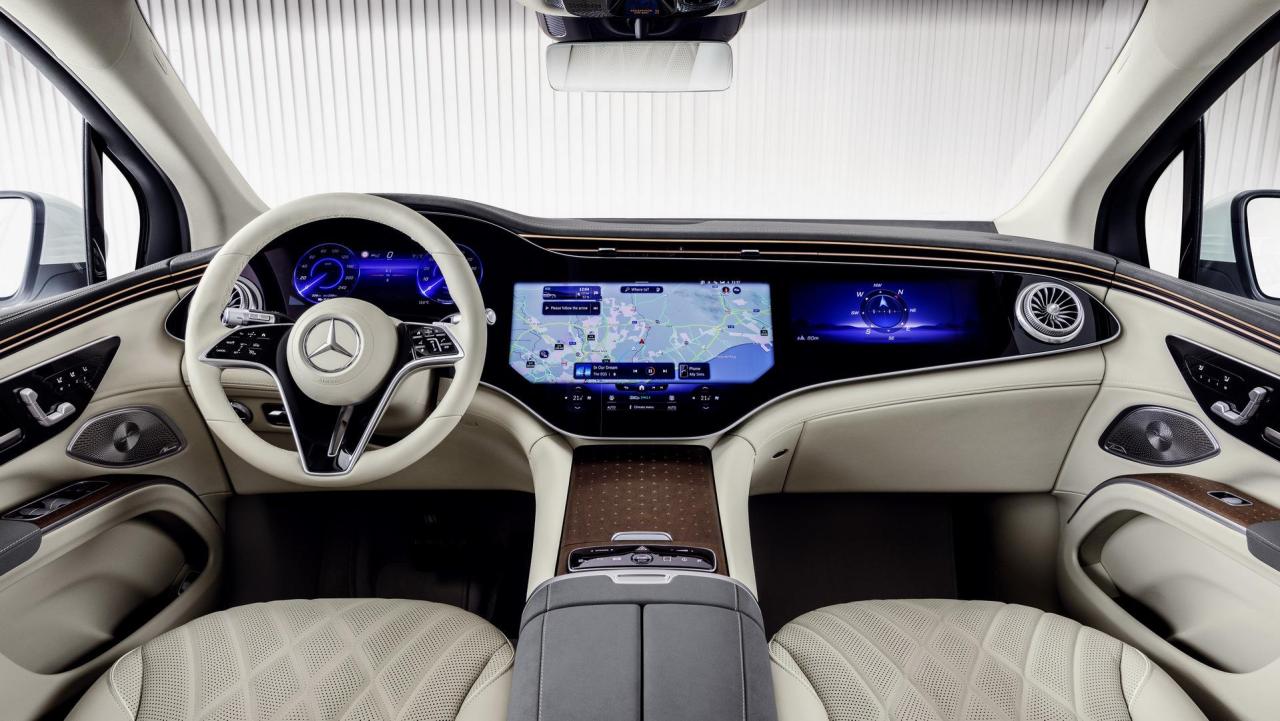 2023-Mercedes-Benz-EQS-SUV-23.jpg