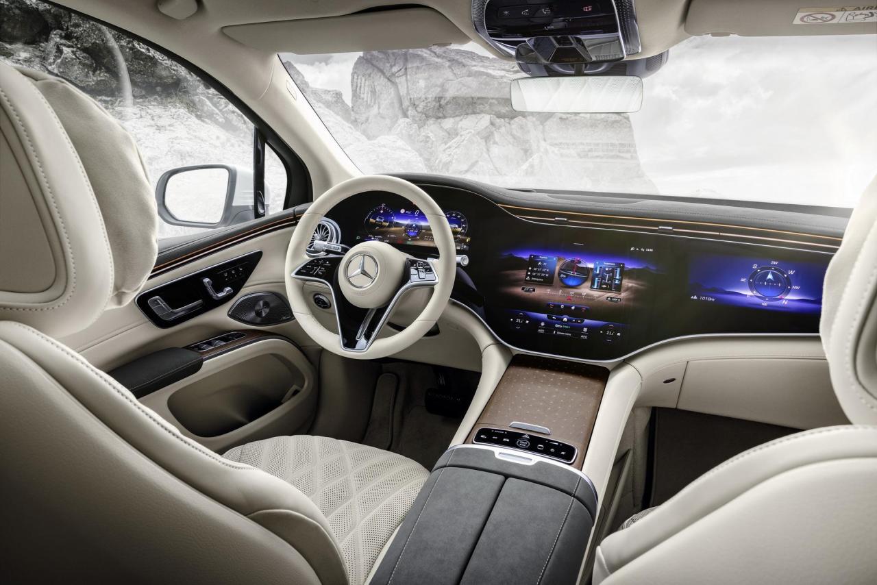 2023-Mercedes-Benz-EQS-SUV-24.jpg
