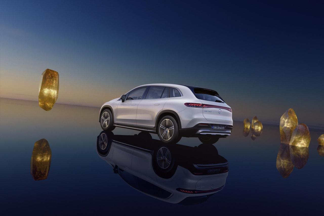 2023-Mercedes-EQS-SUV-12.jpg
