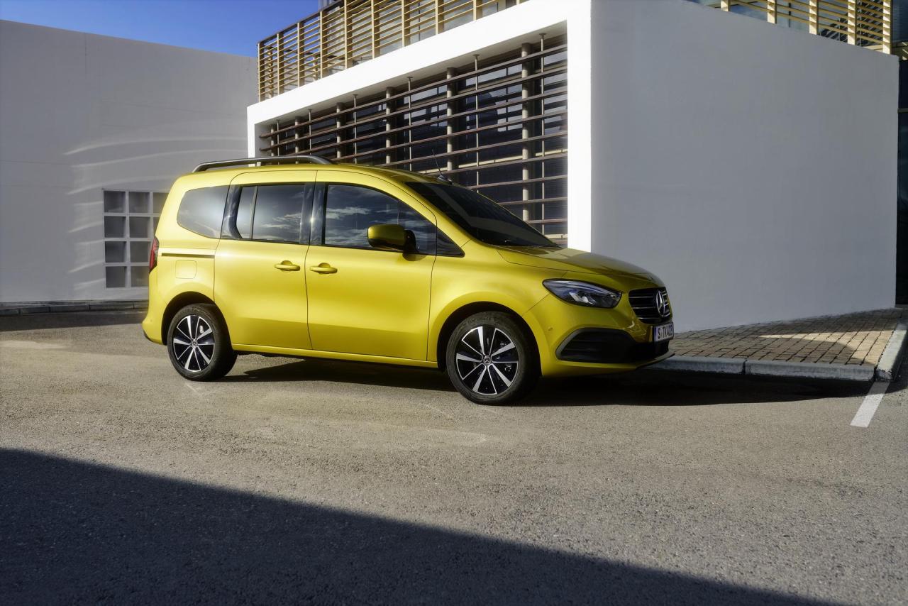 2023-Mercedes-T-Class-45.jpg