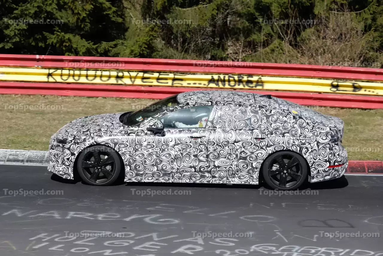 2024-audi-a6-e-tron--8_1600x0.webp