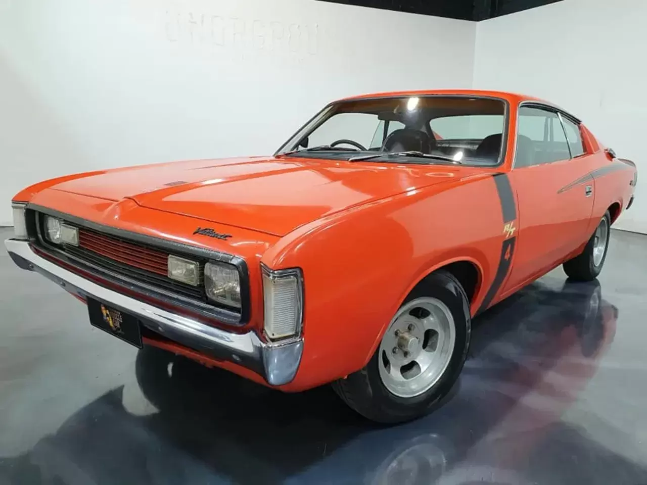 Chrysler-Valiant-Charger-RT-E49-1972-4.webp.1e2b168f722e6b95791883095104ba43.webp