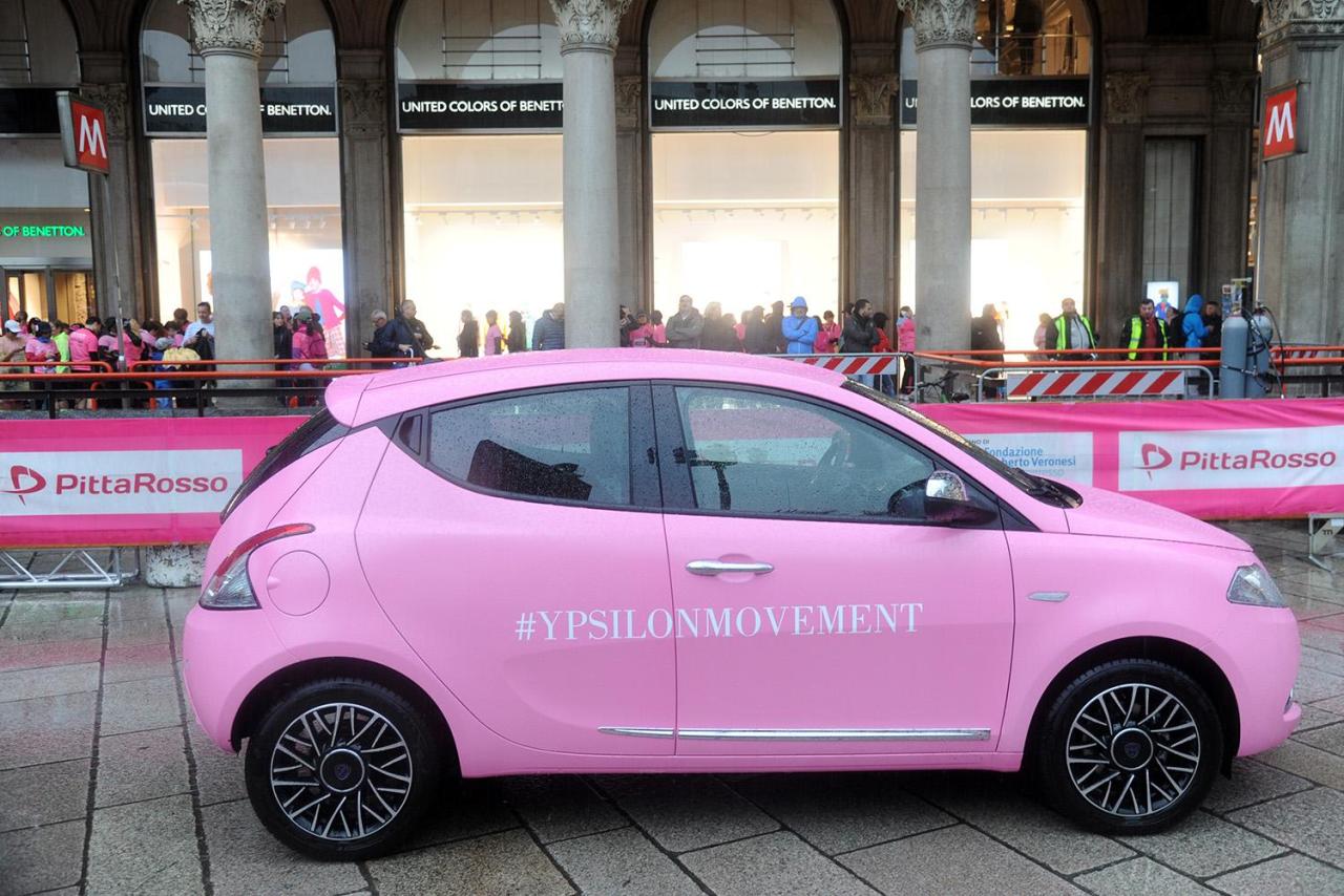 Lancia-Ypsilon-alla-Pink-Parade-per-la-fondazione-Umberto-Veronesi-1.jpg