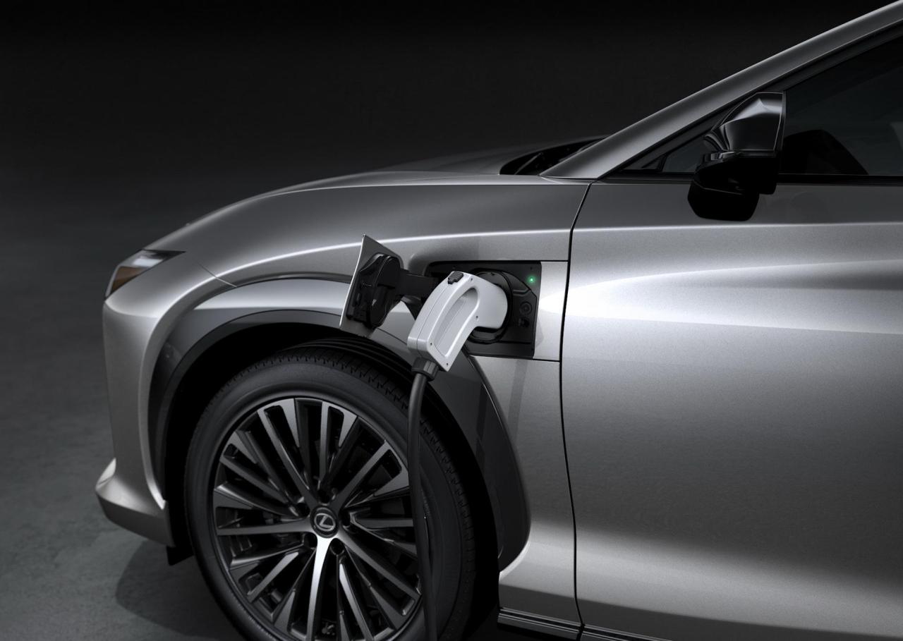 Lexus-RZ-450e-25.jpg