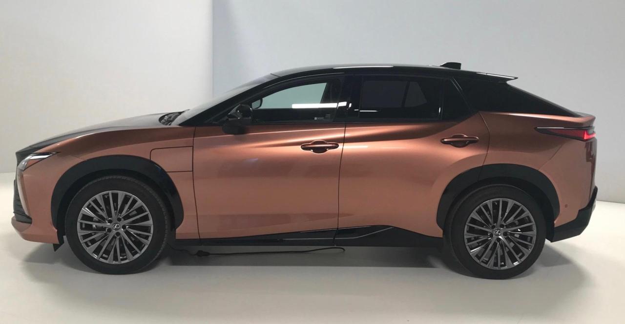 S0-presentation-video-lexus-rz-712515.thumb.jpg.1cdb99e5ac67a73c5a9eb3f0aff641c9.jpg