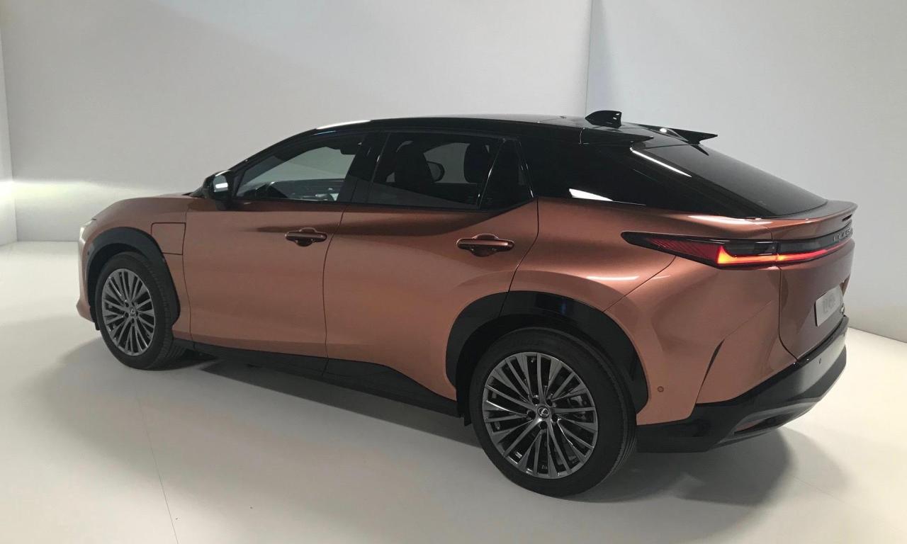 S0-presentation-video-lexus-rz-712516.thumb.jpg.852129a51ab399ee9fd86589c0049adb.jpg