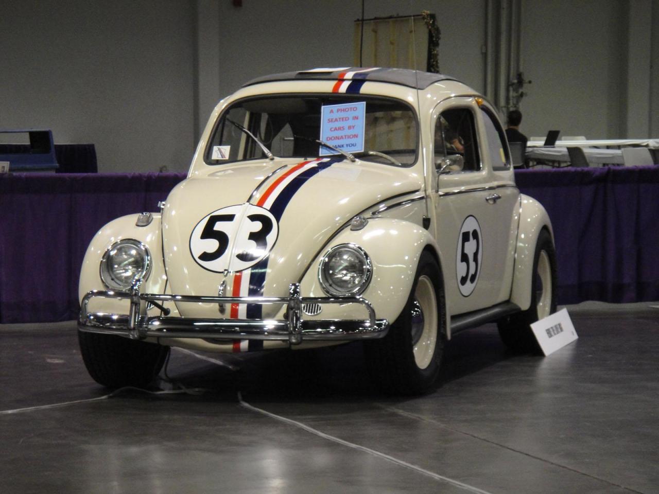 Wizard_World_Anaheim_2011_-_Herbie_the_Love_Bug_(5674405609).thumb.jpg.8338b607e186553062166876b21a8fab.jpg