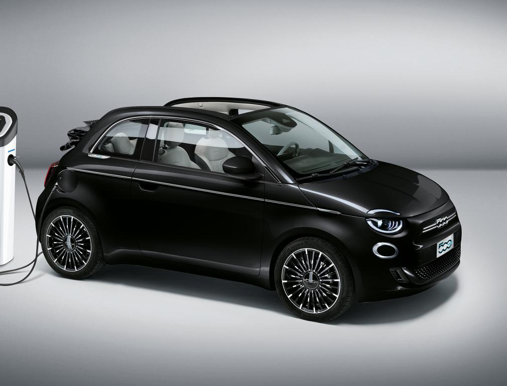 fiat_500_la_prima_by_bocelli_cabrio_5_029600ea0a6c07ef.jpg.91b3f6e5ec4f818e4b228a11a2479b0d.jpg