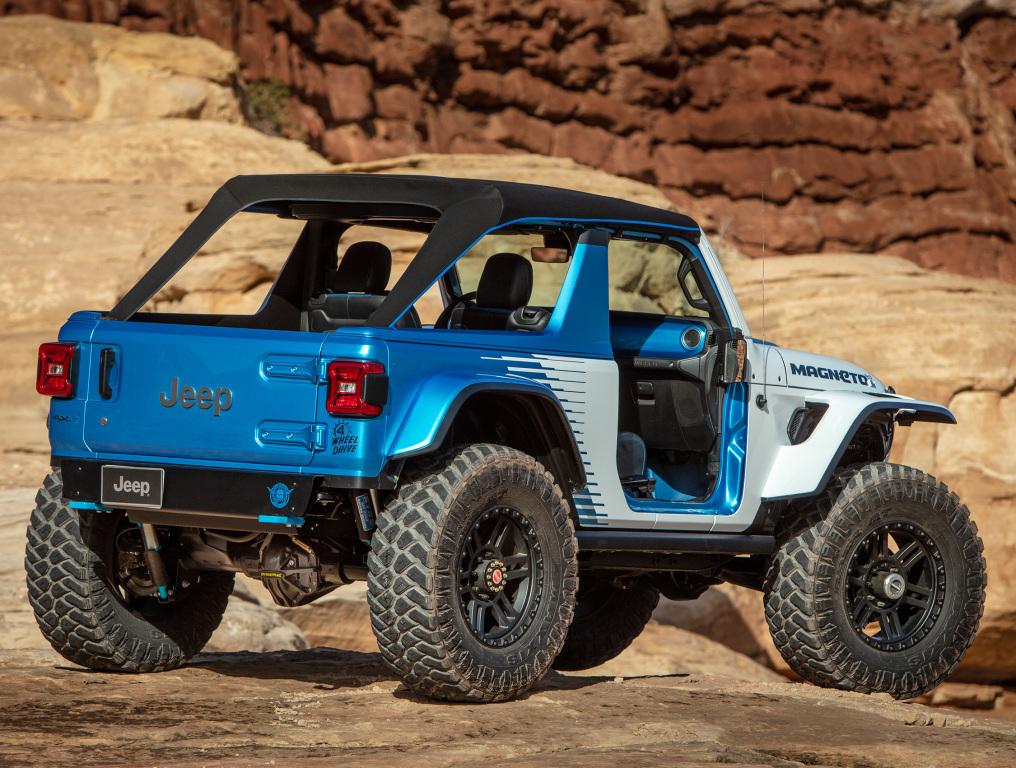 jeep_wrangler_magneto_2.0_concept_4_015200e008ca06a5.jpg.0c030d76bcaa7c55a3f3d80eb077572a.jpg