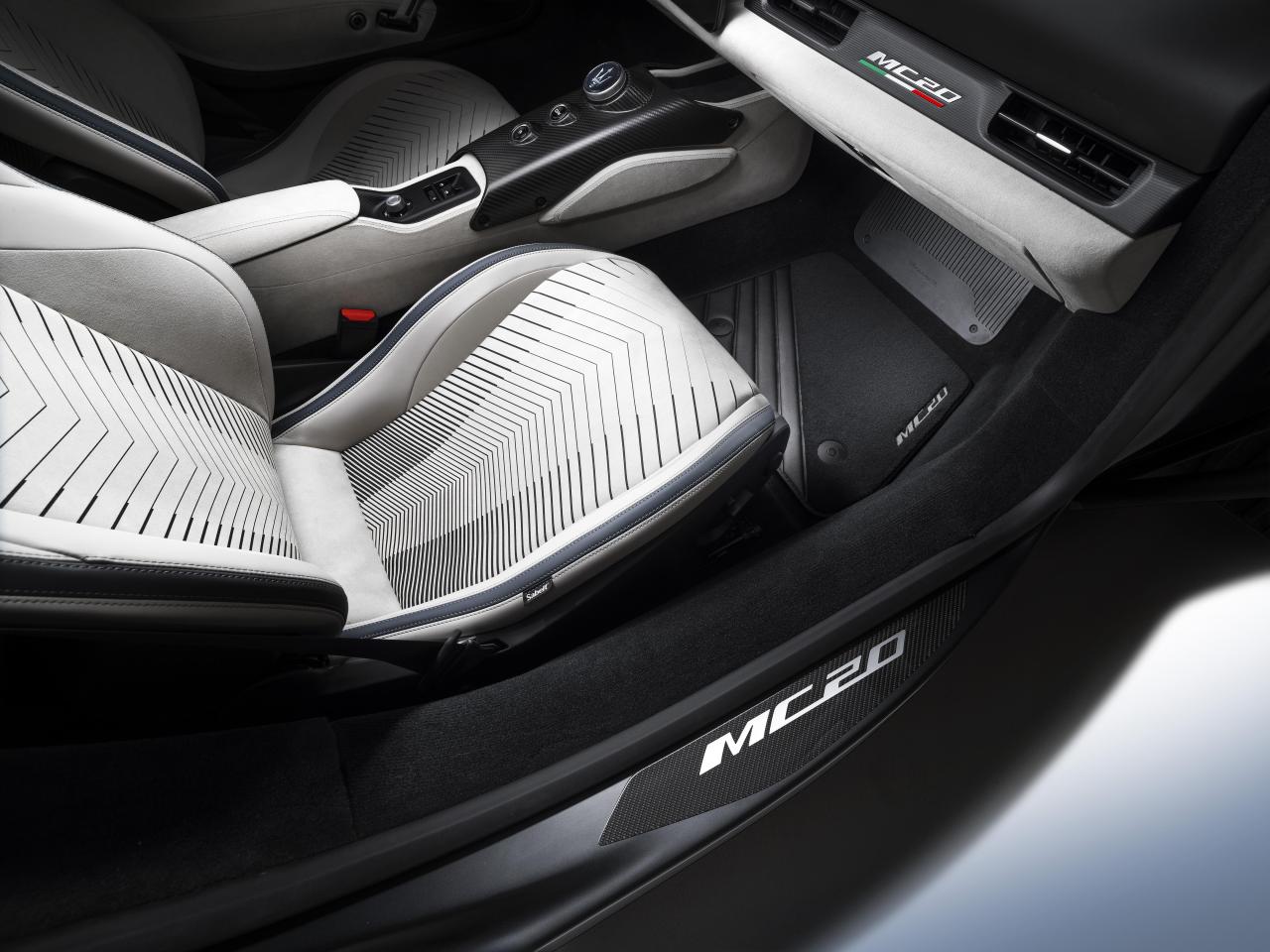 19628-MC20Cielo-lifestyle.thumb.jpg.6423171c9f861d78997efa1355e95486.jpg