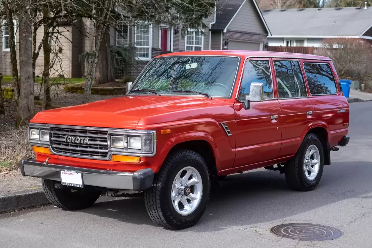 1989_toyota_land_cruiser_fj62_1555553883f98764daDSCF5539-e1557166019611.jpg.thumb.webp.9e7ec75b5b91795f072e16f1cb2b0f16.webp
