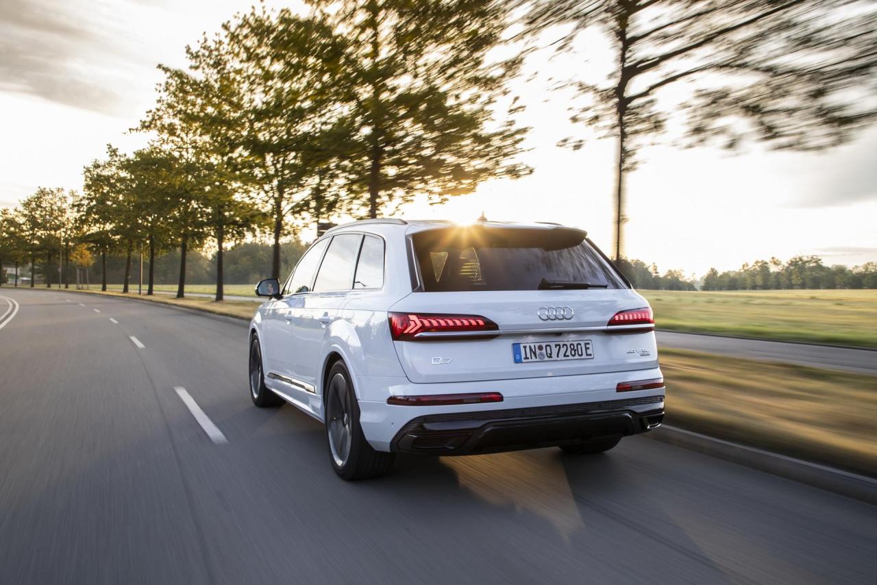 2020-Audi-Q7-TFSIe-13.thumb.jpg.68c6dd0290789f42664be8075d9e4605.jpg