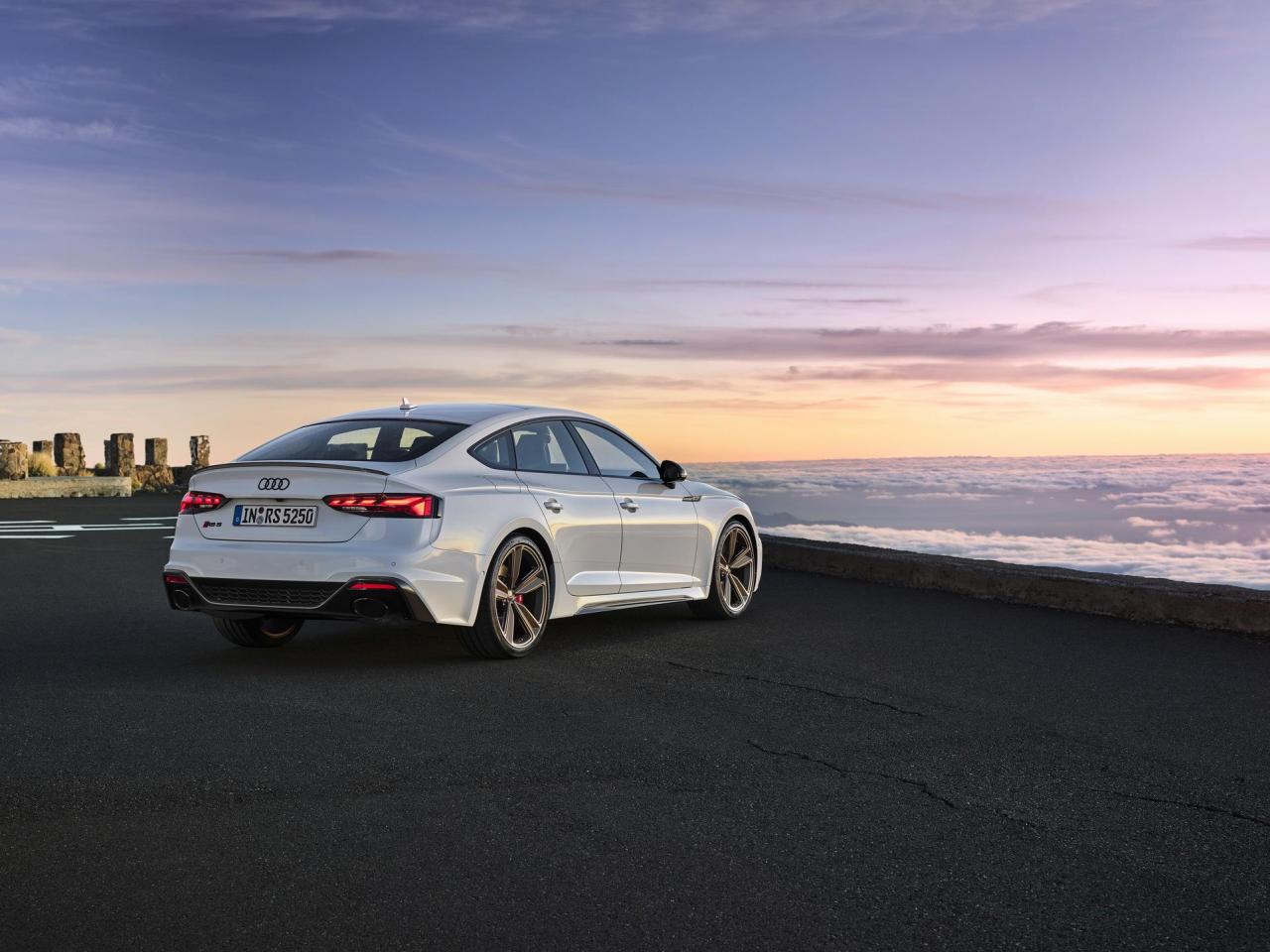 2020-Audi-RS5-Coupe-Sportback-25.thumb.jpg.dc83861d0553477f0cb7d630320600a2.jpg