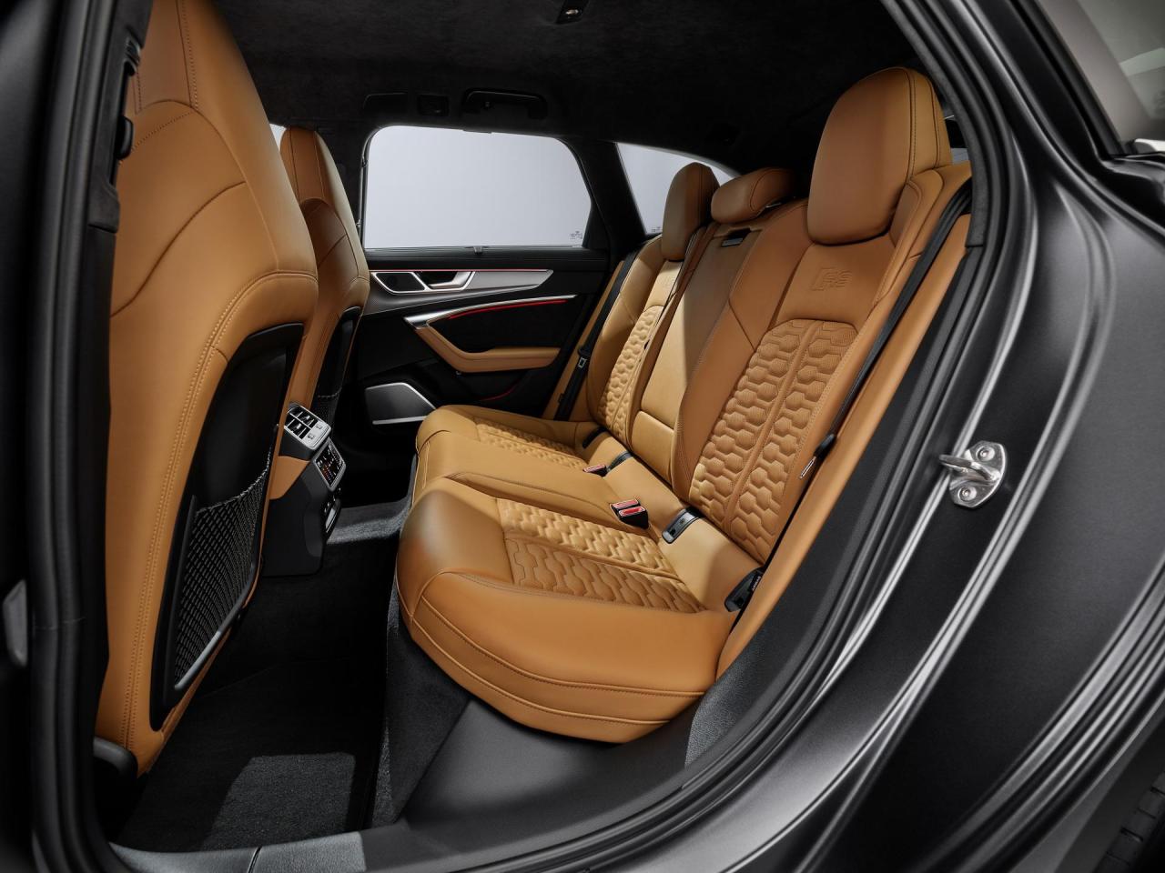 2020-Audi-RS6-Avant-56.thumb.jpg.18d8e16aa80bfd4b32be64520ada925c.jpg