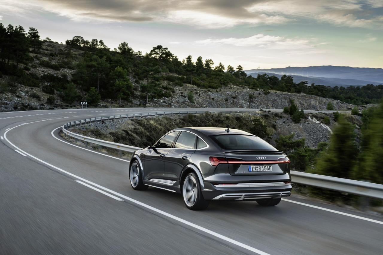 2021-Audi-E-Tron-S-Sportback-18.thumb.jpg.d980cccae570b37bd8e650fa60216b7d.jpg