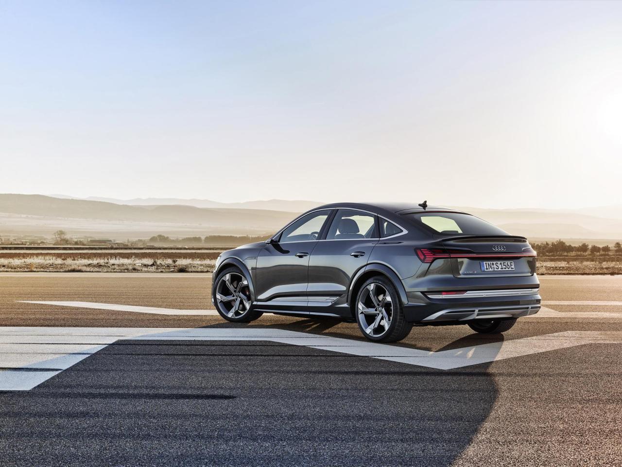 2021-Audi-E-Tron-S-Sportback-35.thumb.jpg.c26d6bb7d1d0a0594e2152bb060b6eb8.jpg
