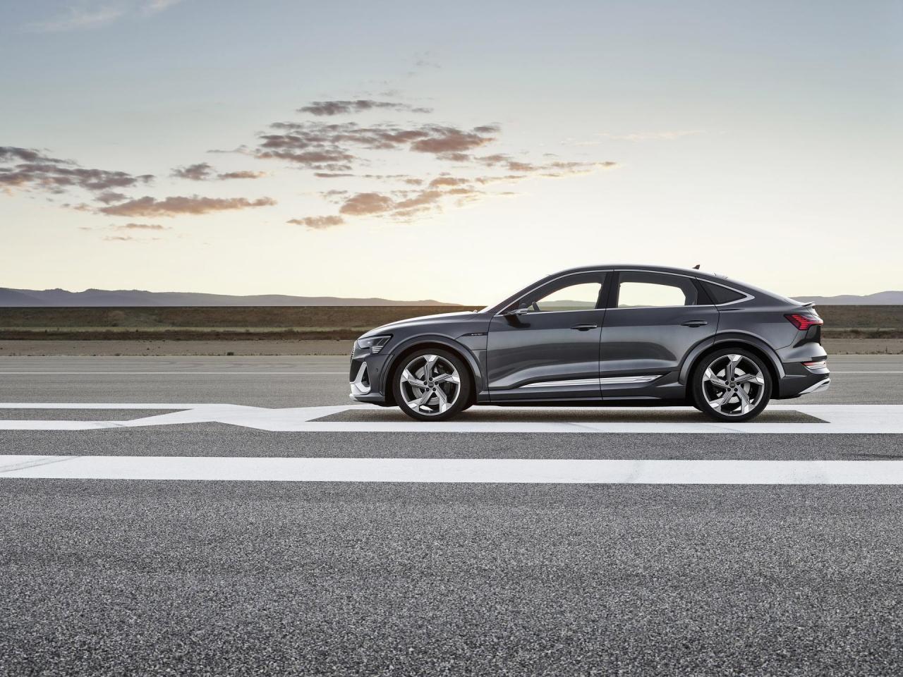 2021-Audi-E-Tron-S-Sportback-38.thumb.jpg.daa7156d5a353ad673b385e2db9b53ad.jpg