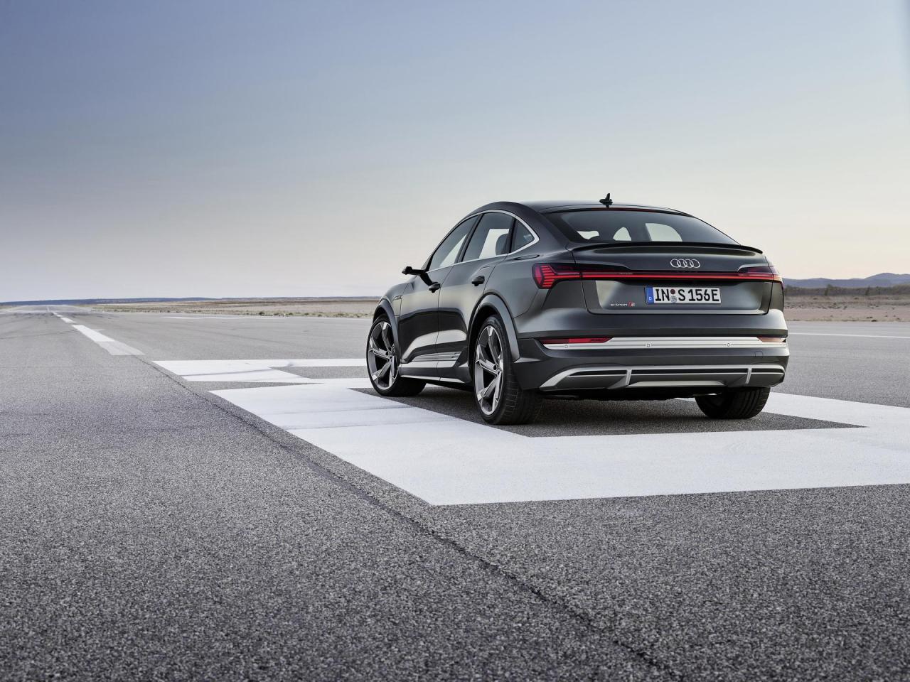 2021-Audi-E-Tron-S-Sportback-39.thumb.jpg.cb15c08c521222a4c73bb7d8d4543de0.jpg