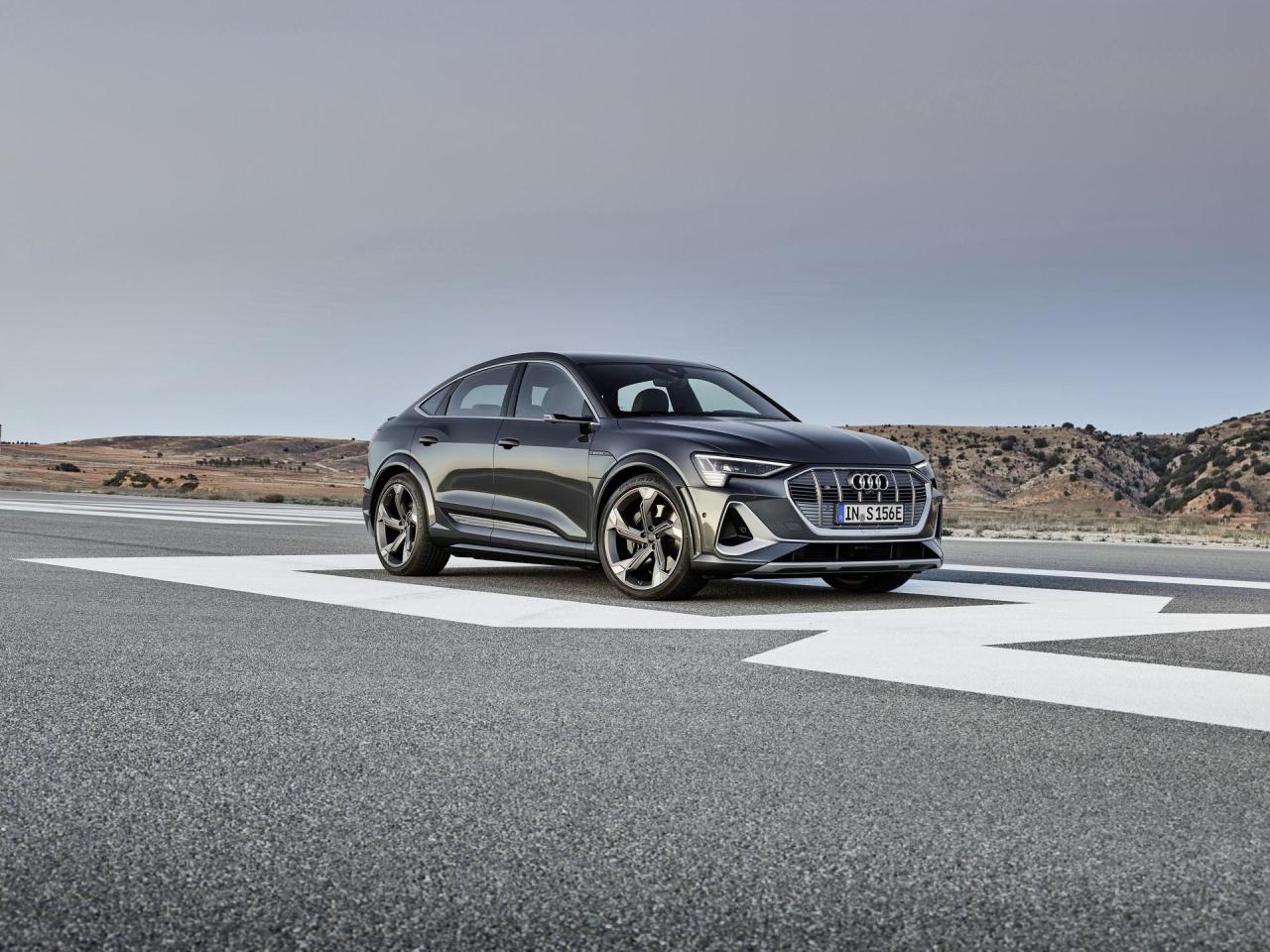 2021-Audi-E-Tron-S-Sportback-41.thumb.jpg.4d9bdedc48d434f08dbd4d5e3765baf8.jpg