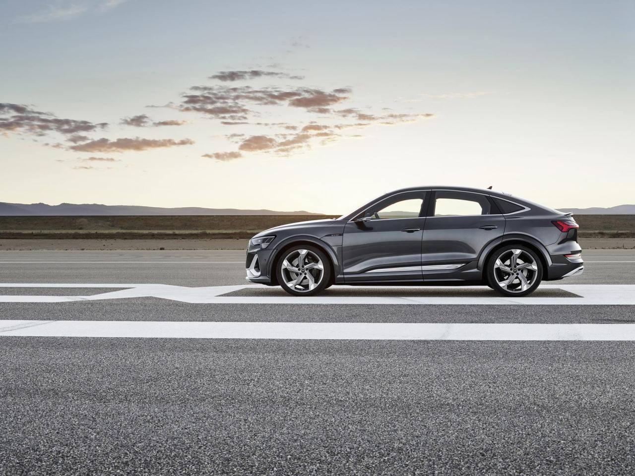 2021-Audi-E-Tron-S-Sportback-47.thumb.jpg.f7f4d6230918114ce9c033b5004f3c24.jpg