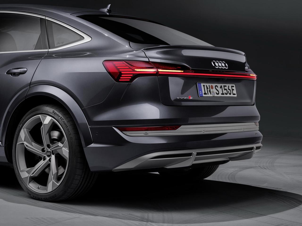 2021-Audi-E-Tron-S-Sportback-73.thumb.jpg.9bf5d73310ddf5f5d7a4500a851a20de.jpg