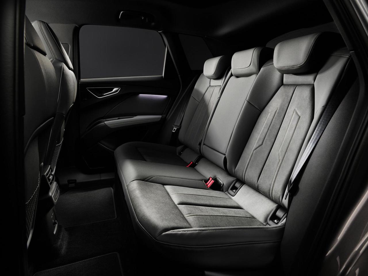 2022-Audi-Q4-e-Tron-18.jpg