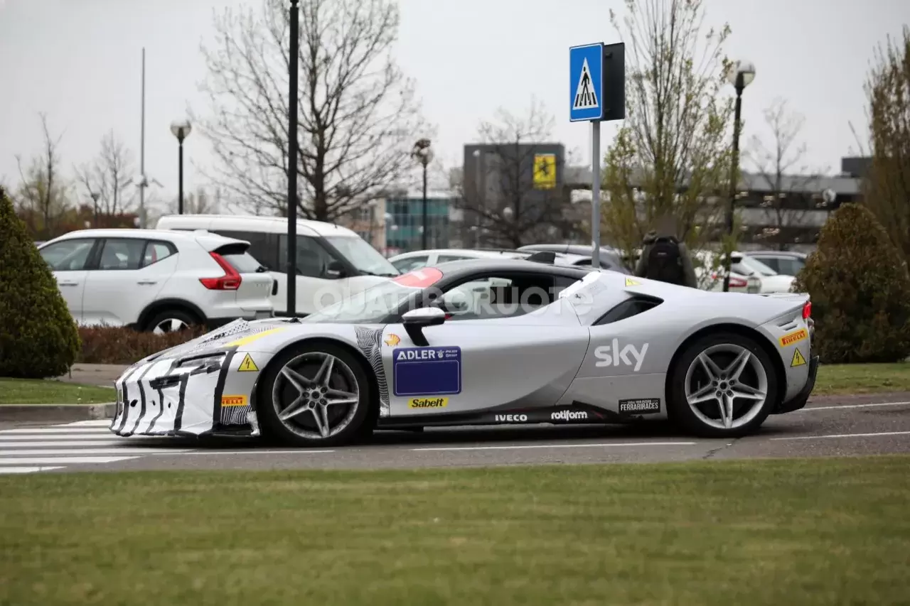 2022-ferrari-sf90-muletto-02.webp.91edf921526c09249fabb46914ed48af.webp